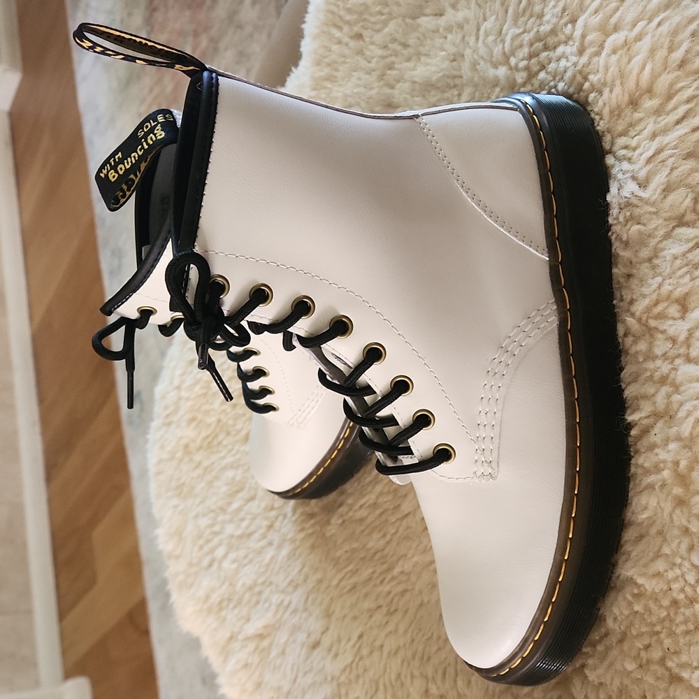 NWOT Dr. Martens Zavala Air Wair White Leather Combat Boots Size 8 π€π€ - Picture 7 of 15